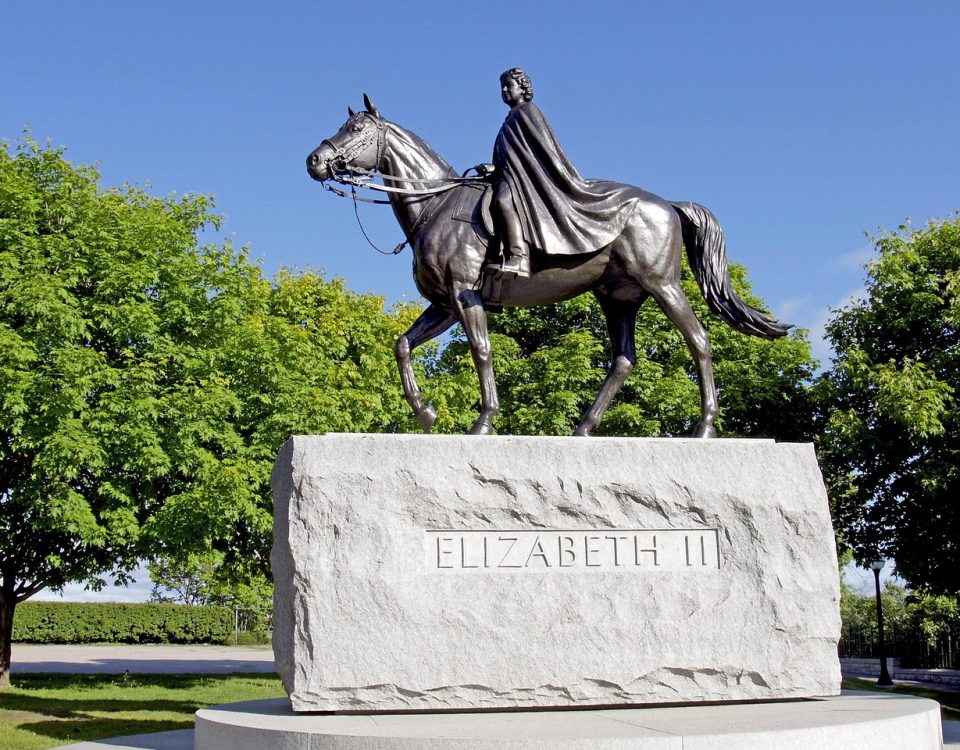 Warren's Accusations Against Fed Chair Warsh: Implications for the Financial Landscape